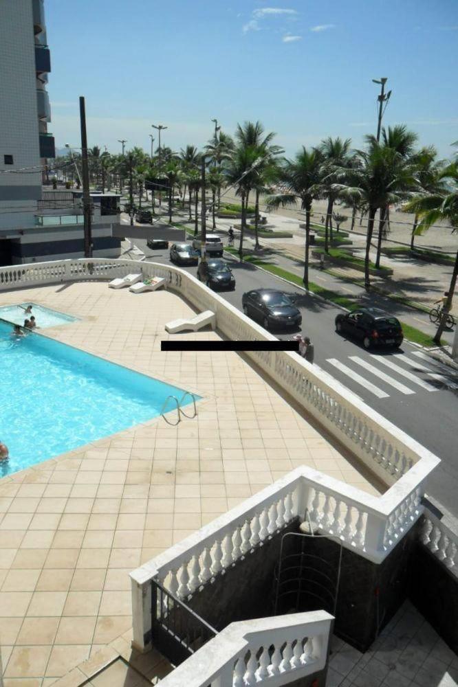 Apartamento Frente Ao Mar Com Varanda E Piscina 프라이아 그란데 외부 사진